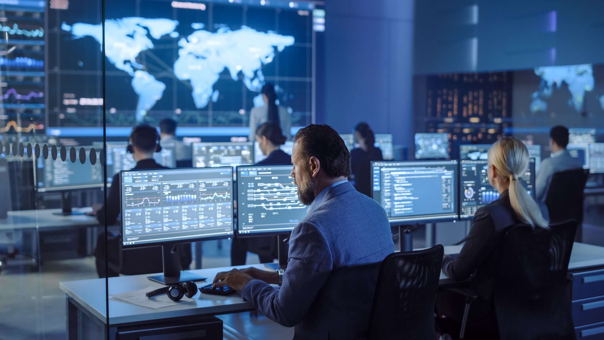 Support specialist monitoring point-of-sale system health at a workstation